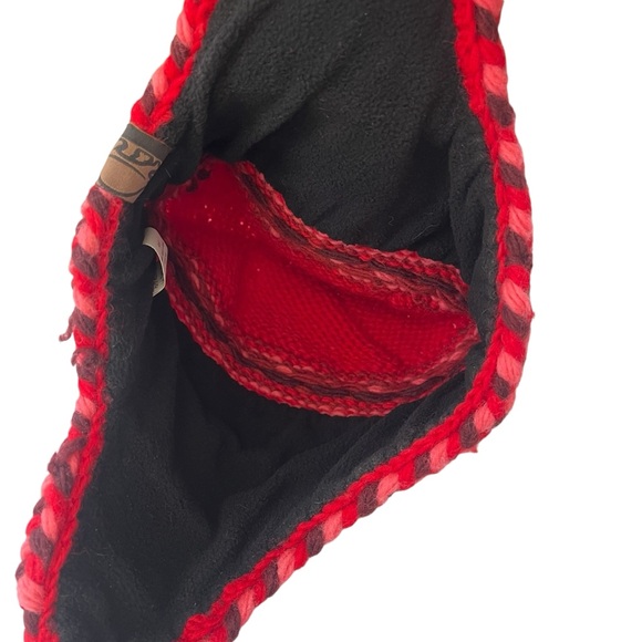 Women’s wool Turtle Fur fleece lined winter hat red and pink braided accents - Picture 6 of 11